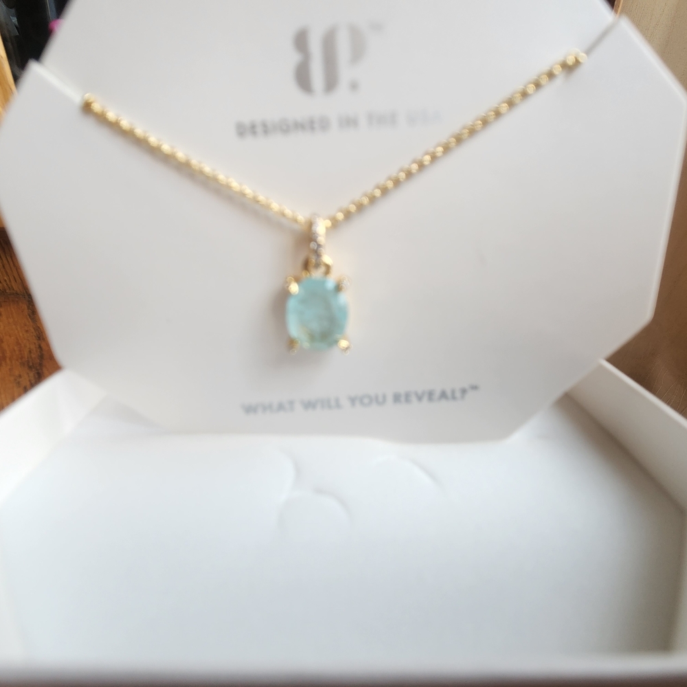 Elegant Gold Necklace with Aquamarine Pendant